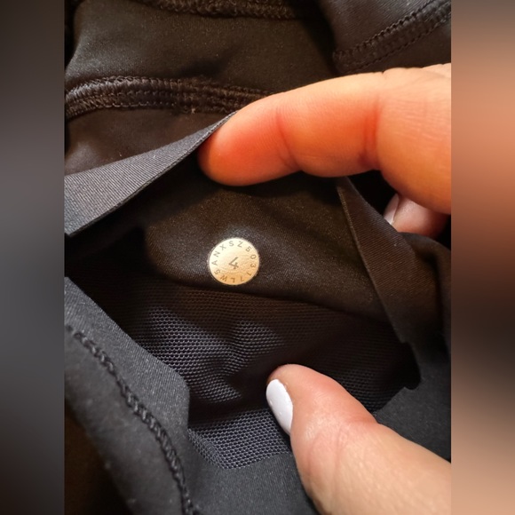 Lululemon In Movement tight size 4 - Picture 3 of 3